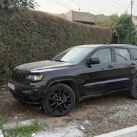 جيب 2018  ماشيه 68 الف  حادثها صندوك مبدل نفس اللون وهنا صار بيها طخة ...