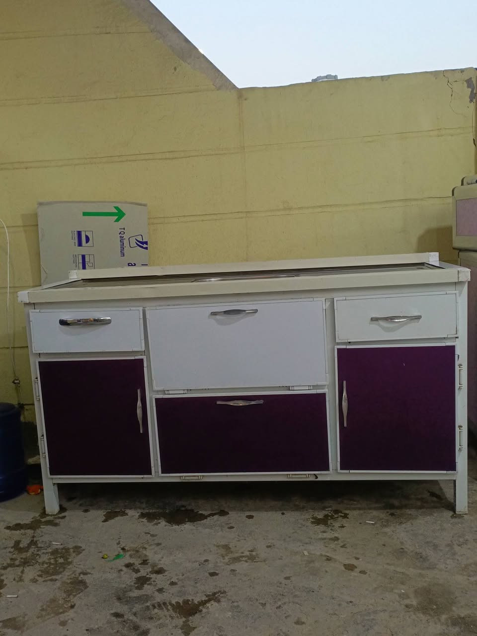 كاونتر 3  قطع  سعره 260  
تسكام ونضيف استخدام قليل 
مكان بابل لكفل  ***********
