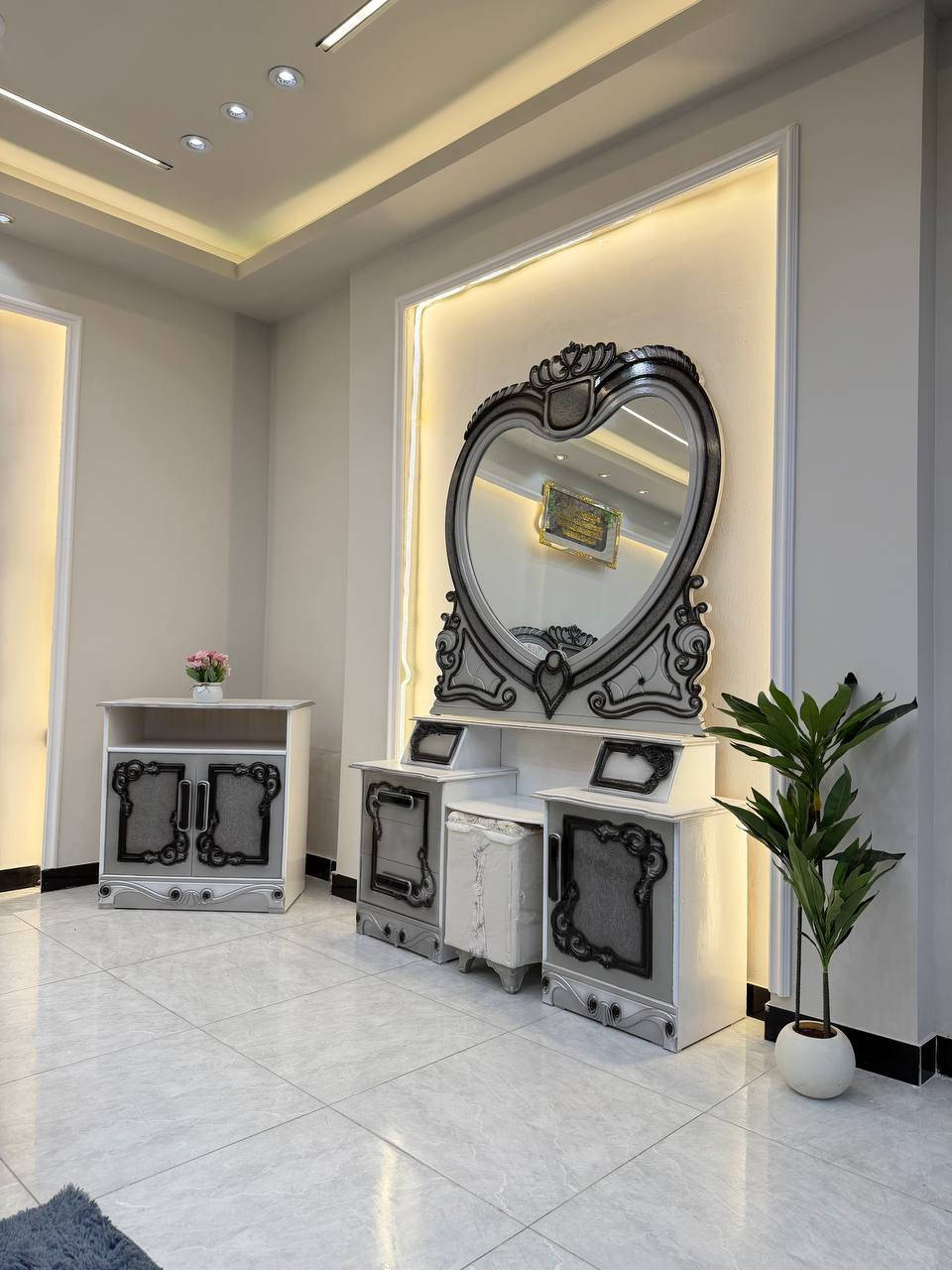 🔅تفاصيل الغرفة المرمري  ....
خارج ٤ملم ام دي اف 🔺
وداخل معاكس ٣ملم 
صبغ حراري  درجة اولى 

عدد القطع  ٧ قطع 😍
🔺1 //جرباية  قياس  ١٦٠ × ٢٠٠ 
🔺//ميز جانبي ايسر قياس ٥٠
🔺2// وميز  جانبي  قياس ٥٠
🔺3// زاوية ارتفاع مترين عرض ٨٠
🔺4// وميز بلازمه  
🔺5//وميز مراية ارتفاع مترين عرض ١٢٠
🔺6// وكنتور ٦ باب  ارتفاع مترين و١٥ طول ٣ متر و١٥

(توصيل مجاني مركز بغداد )


**إذا كنت صاحب هذا الإعلان وتريد حذفه لأي سبب، رجاءا أرسل رسالة إلى الدعم الفني**