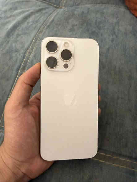 سلام عليكم ايفون 15 برو ماكس ذاكره ٢٥٦ بطاريه ٨١ السعر ٩٥٠ الف قفل عنوان بغداد حي القاهره رقم ***********
