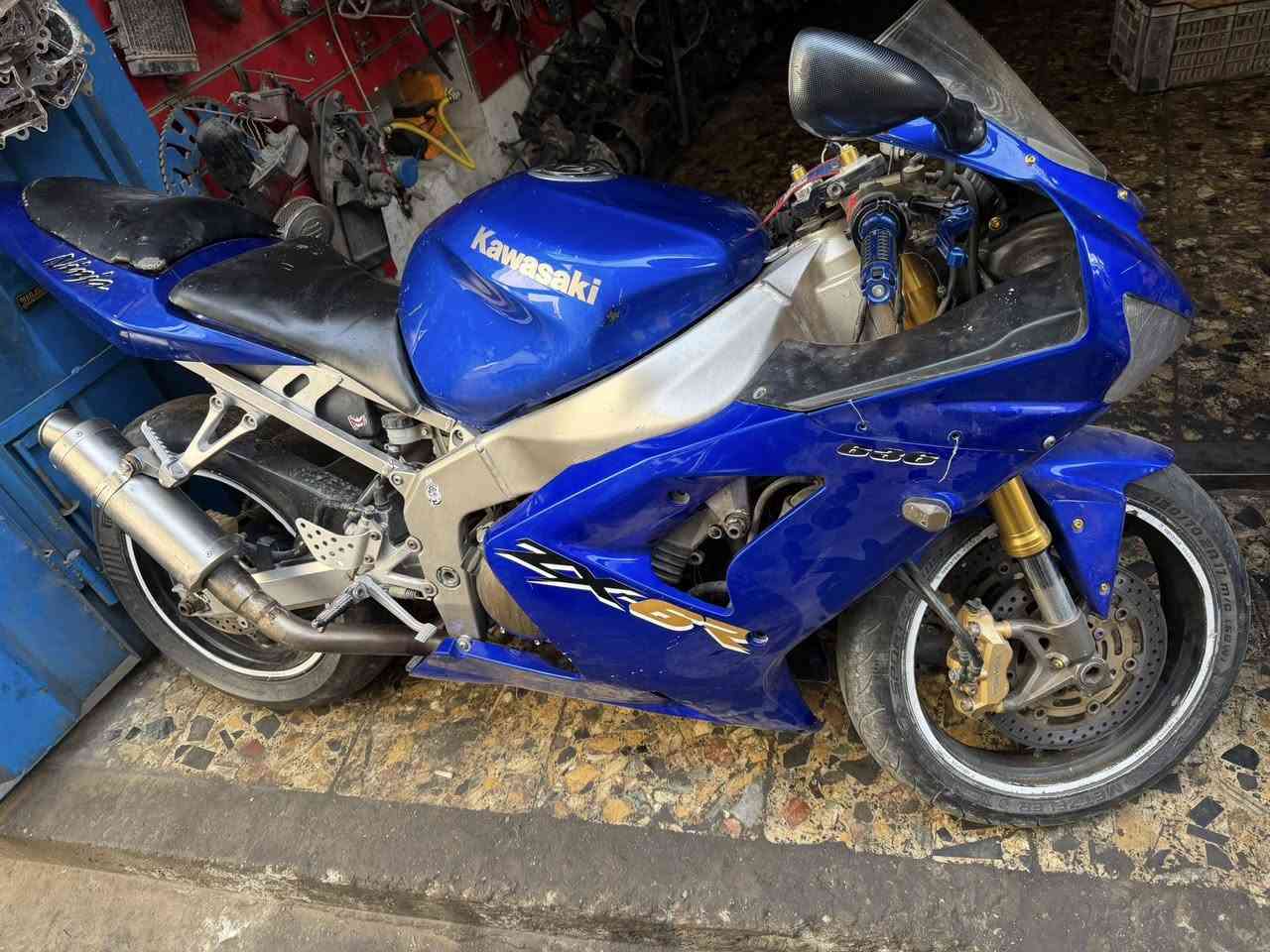 ياالله السلام عليكم عندي كاوسكي 2004 636 الدراجه جديده بيه مشكله بل كور السعر 14 ورقه خاص ماجاوب الاستفسار اتصل عل رقم ***********
