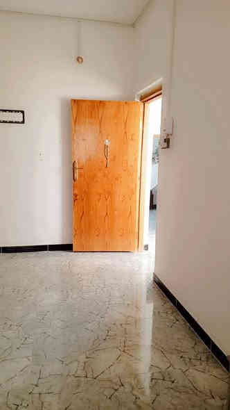 سلام عليكم بيت بحي شرطه الكادميه مساحه ١٠٠ مترطابقين نضيف كلش يردونه رهينه ١١مليون الي يرده ينتصل عله رقم *********** بي واساب او خاص دوانيه مااجاوب تعليقات
