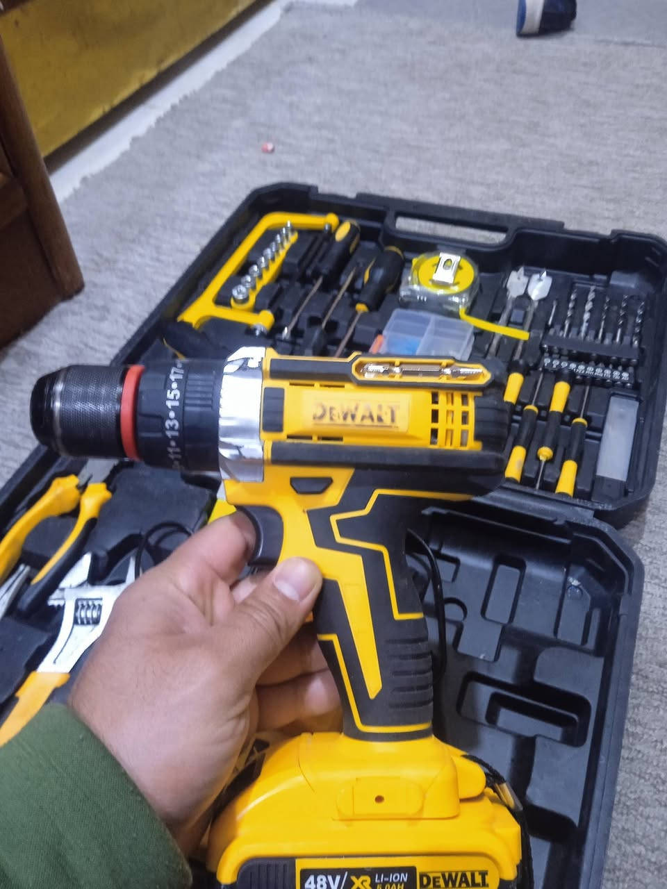 السلام عليكم درين لبيع استعمال شي قليل ويا ٤٠ قطعه حفر الكتابه السعر ٥٠ وبي مجال قليل بابل ابو غرق
***********
