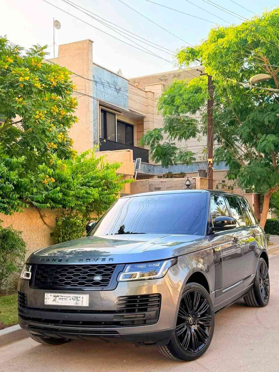 السلام عليكم
رانج روفر 2019 امريكي 
داخله كلين بيها ٣ قطع صبغ بدون دواخل بدون ايرباك 
السيارة جاهزة وكامله بدون اي نقص او مسج 
ماشيه 90 
رقم بغداد 
مكاني بغداد زيونه 
***********
السعر 32000
