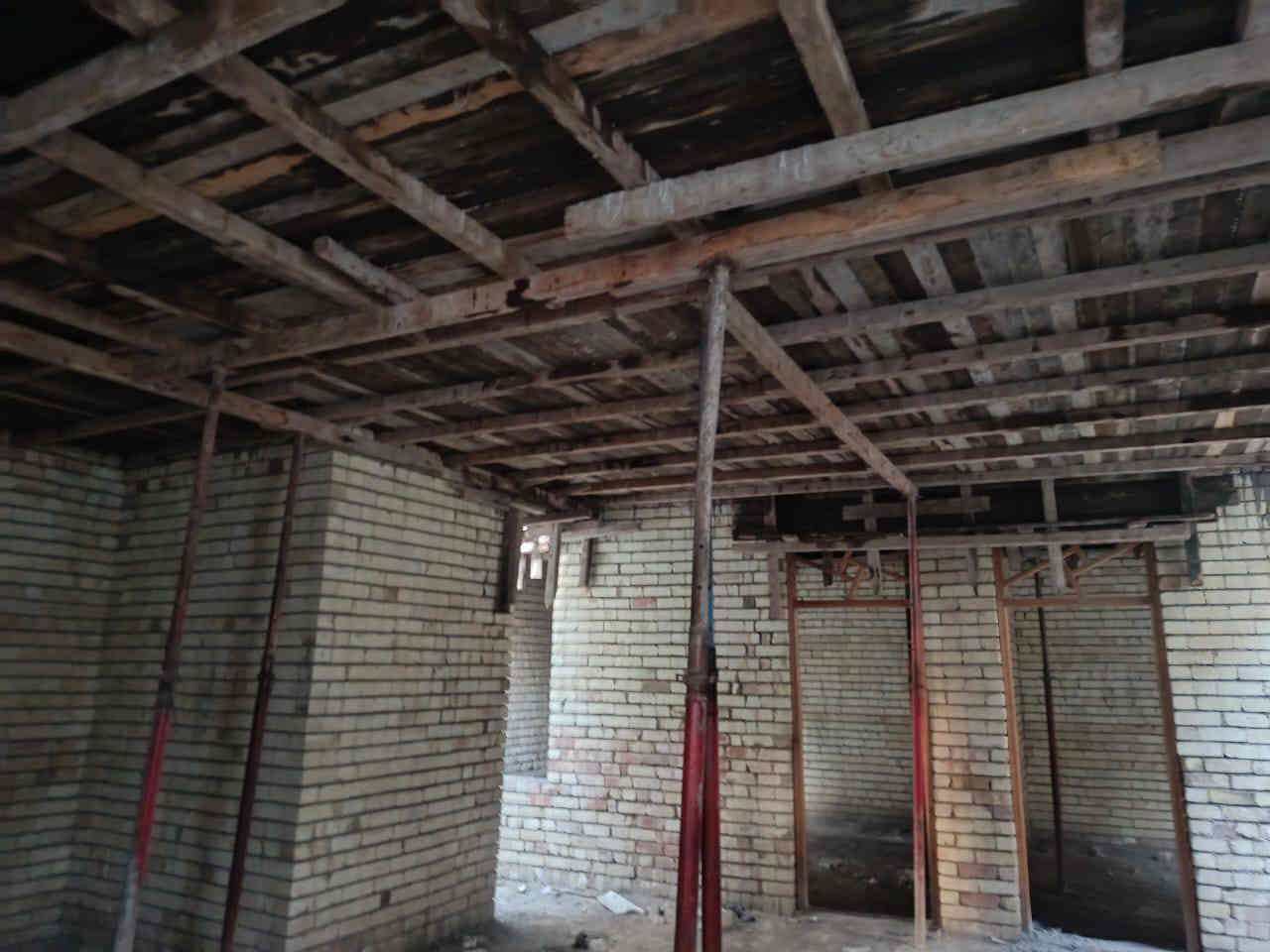 السلام عليكم خشب للبيع  250متر داكة السعر 4ملايين ونص  مكاني بغداد مدينة حي طارق رقم هاتف ***********
