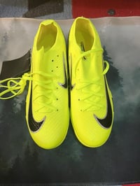 حذاء رياضي • أوروبي • مقاس ٤٠