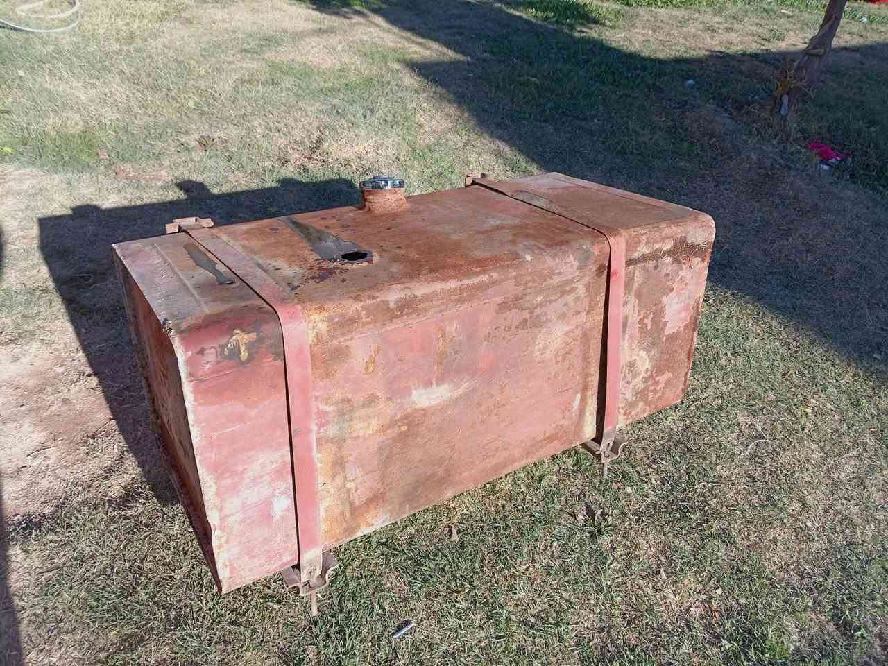 مرخصه الادمن 

تانكي ابو 400 لتر مابي اي شي حته بركيتات مالته وياه بس شد السعر 250 وبي مجال 

وياله صاج عدد 2 سعر 300 وبيهن مجال 

الاتصال ع رقم *********** 

مكلف بنشر  مكاني فلوجه
