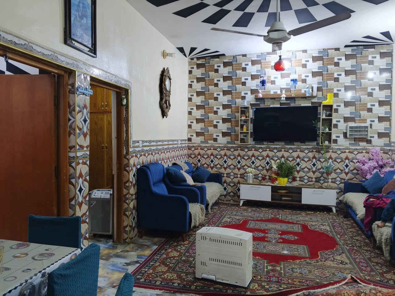 دار للبيع مساحة 250 متر
طابقين طابق الاول غرف النوم العدد2
واستقبال + هول +ترك+مجمع صحيات
طابق الثاني اسويت كامل مع غرفتين
غرفة بطن غرفة عدد الغرف 3 غرف
***********
*********** متوفر واتساب
