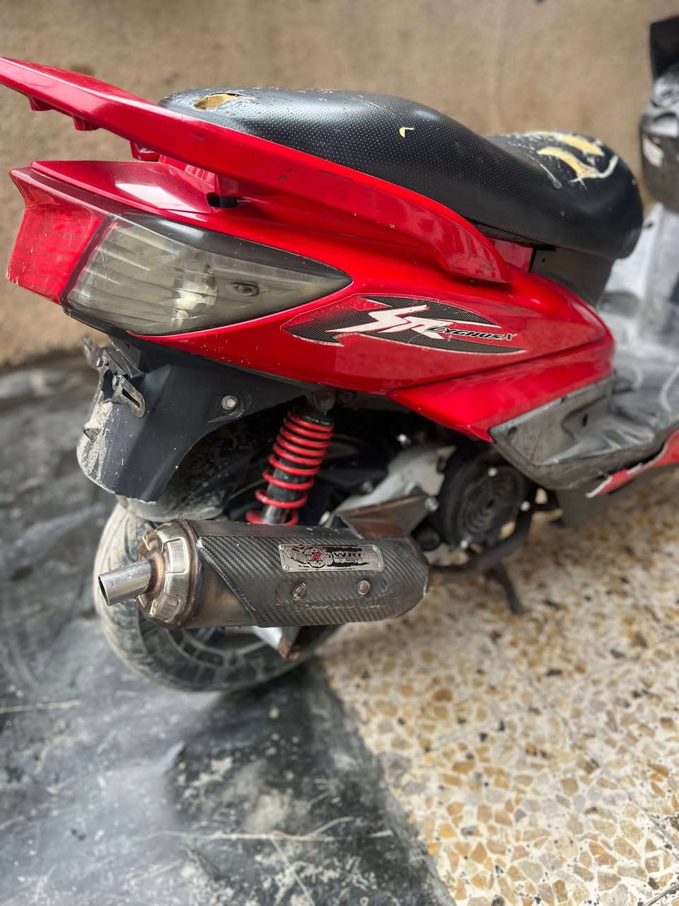 السلام عليكم سكنس فحل كوري 
مكينه كهربائيات  مكفوالات 
تايرات جدد 
بوشه 59
كلجات امامي خلفي رياضي 
سلف رياضي سبع الوان 
نقصها قبغ كلج  
غراضها كلها اصلي  
السعر 700وبيها مجال 
العنوان الشعب 
***********
الدراجه نضيفه
