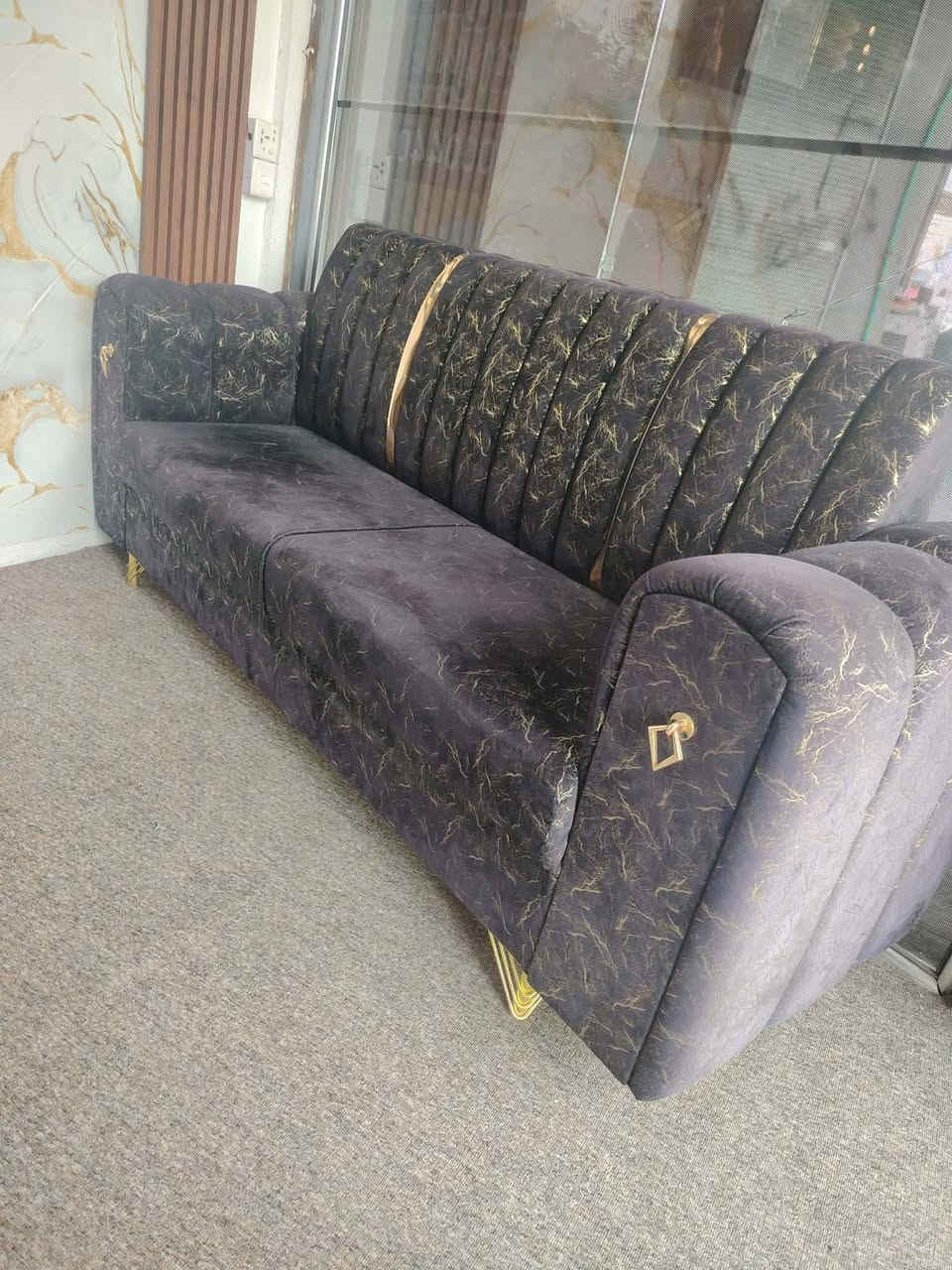 قطعه للبيع خشب عراقي رقم واحد حيل نظيفه قيم واخذ واتساب ***********
