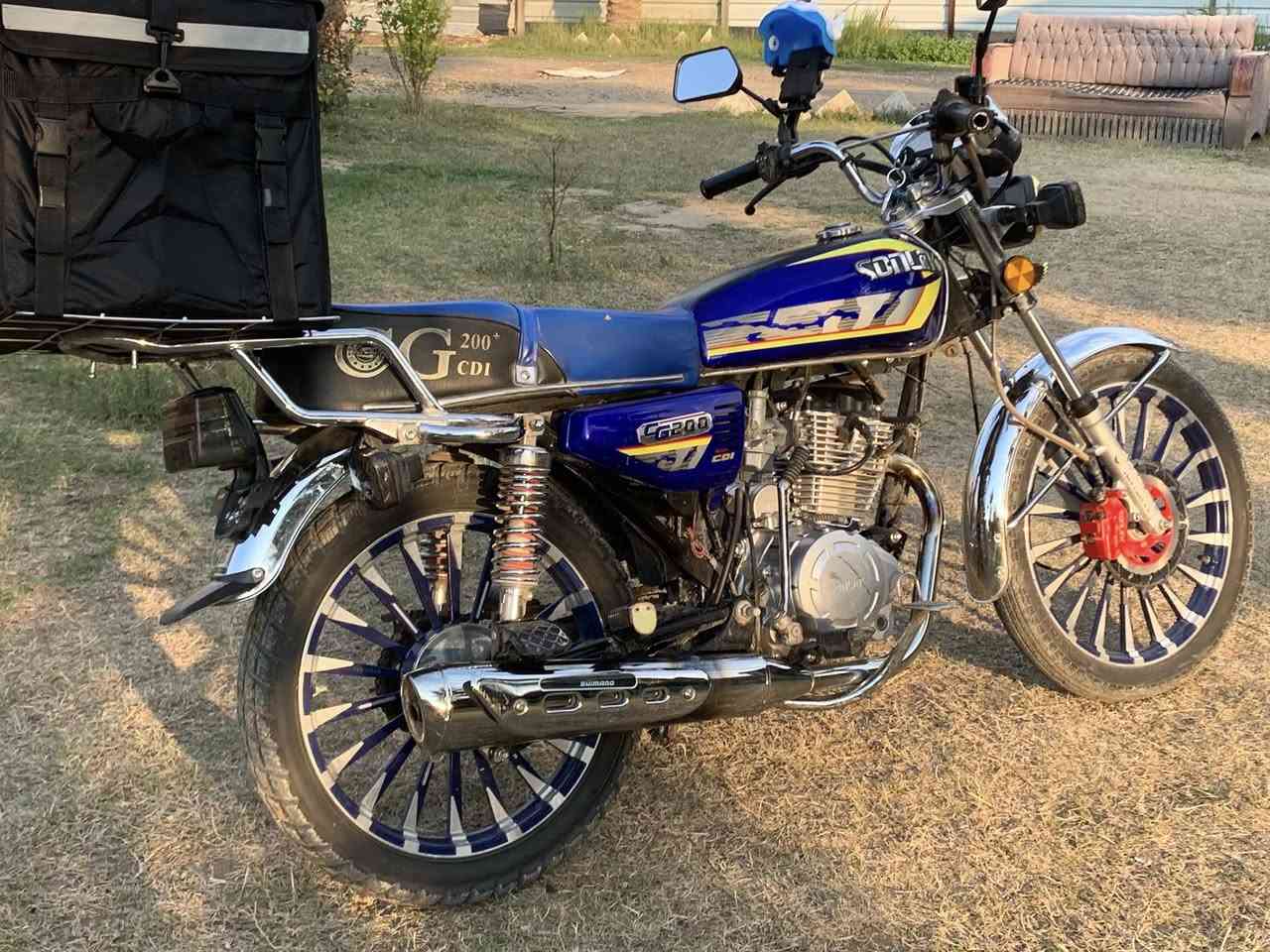 للبيع دراجة أيراني💯 

❗️مكان الدراجة / التاجي/ المشاهدة/ منشئة نصر 

النوع سونلك
خمسة گـيـر  
موديل 2024
المحرك 200 cc
معدل السرعة شاشة وبيها مسجل 

الدراجة نظيفة كهربائيات كاملة اي نقص ما بيها 

العيب الوحيد❗️الويل بيه عواج خفيف وأبد ما مأثر

السعر 700 ألف    
وبيها مجال للطيبين

رقم التواصل.       *********** 

0750 095 7927
