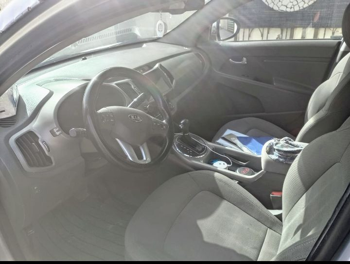 سلام عليكم 
سبورتج 2011خليجي نص مواصفات اشاير بالمري تحكم استيرن جهتين شاشه تبريد تدفىء شغال تايرات الامامي جديد والخلفيه نص عمر صدر امامي خلفي جديدبيها طخه بالجاملغ الامامي الايمن بيها رصعه بسيطه بتكمه فوق السايق رقم بغداد الماني السعر 135وبيها مجال للاستفسار الاتصال على الرقم ***********
