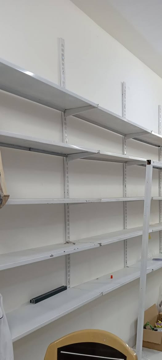 السلام عليكم عندي  هاي الغراض تصفيه  محل للبيع المكان / جويبه قرب صيدلية السهل   ***********
