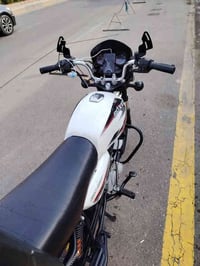 السلام وعليكم بوكسر للبيع موديل ٢٢ على ٢٣ السعر مليون و٩٠٠وبيه مجال مك...