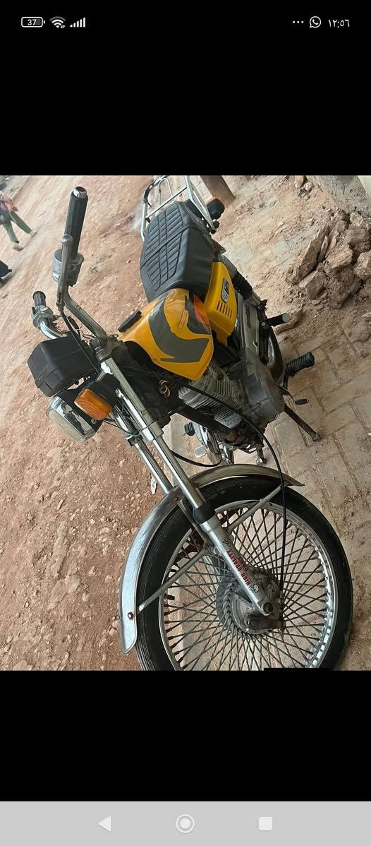سلام عليكم دراجه ارشه للبيع موديل 21 كلك اسويلك مكاتبه من السرقه  مكفوله شاصي ومكينه لا تبخير ولا نضوح سعرها 400 مكاني ديوانيه قضاء الحمزة الشرقي رقمي ***********
