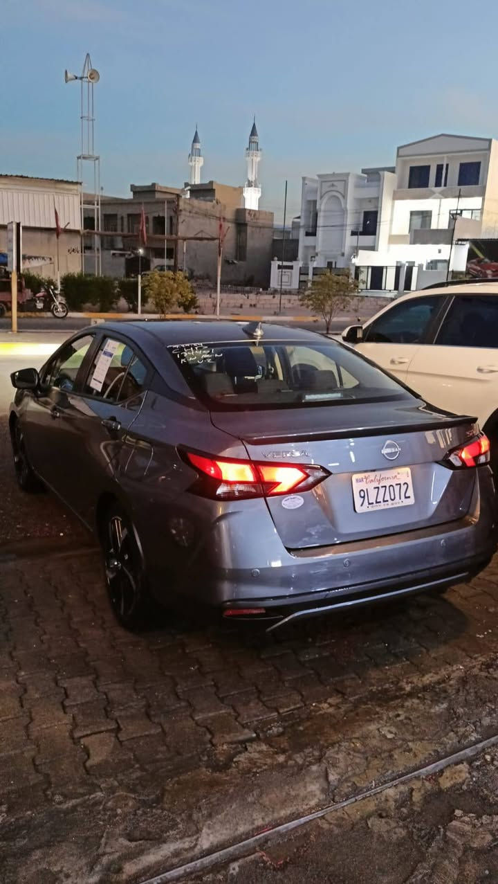سلام عليكم نيسان فيرسه موديل 2024السياره رقم كركوك كامله دفتر بانزين بيها محرك كير شرط السياره فول مواصفات بدون ضرر بدون دواخل كلين مكان السياره كركوك السعر 135وبيه مجال***********رقم صاحب السياره
