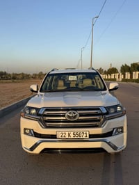 للبيع لاندكروز GXR 2017 وايت أدشن محرك V6 تحكم سرعة  دبل ماوس فتحة سقف...