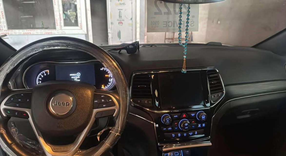 *جيب كراند شيروكي (لاريدو)
*jeep Grand Cherokee*
*Laredoo limited*
*موديل 2022 آخر إصدار.
*ماشي43 الف مايل قابل لزيادة.
*حادثه بس بونيت بدون دواخل.
*ايرباك كله مرجع مال شركة.
*فئة المواصفات لمتد فقط بدون بانوراما و رادار امامي.
*بصمة وتشغيل عن البعد.
*ابواب بصمة.
*صندوق شفط و كهرباء.
* سقف سلايد.
*تحكمات كامل استيرن.
*استيرن هيتر.
*كشنات جلد و كهرباء وتدفئة.
*تبريد مركزي.
*لايتات LED و زنون.
.LED بك لايت *
*كاميرة خلفي.
* حساس خلفي.
*عليها وياله 20 انج تو سايز بلادي.
(السيارة رقم أربيل تحويل بشرط محرك كير كهربائي
كلشي بشرط صدر امامي خلفي اكسل كله عل بلادي ما
ملعوب بي ولا برغي)
*السعر السياره 275 ورقة بها مجال بسيط.
*مكان السيارة كركوك.
*********** كركوك, العراق

