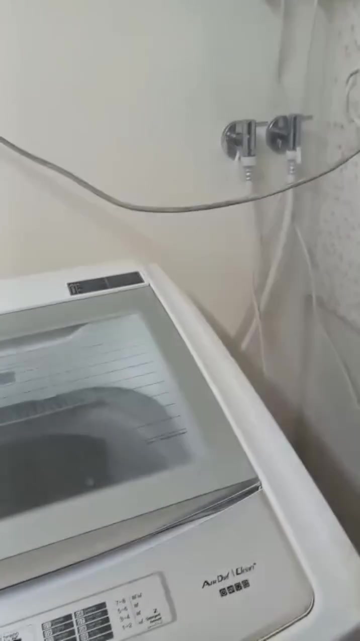 غساله  ال جي وزن 24 بيها طبه بالتنشيف السعر  200 B 2
***********
