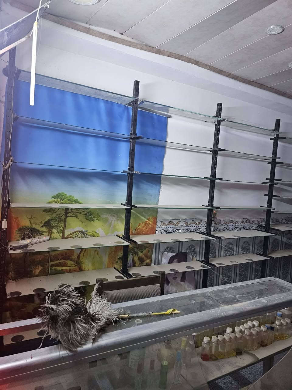 سلام عليكم خوان مكلف بل نشر
قراض عطور البيع الموجودات 
 بل نهروان شارع شمري 
صور موجوده
الاتصال ***********
