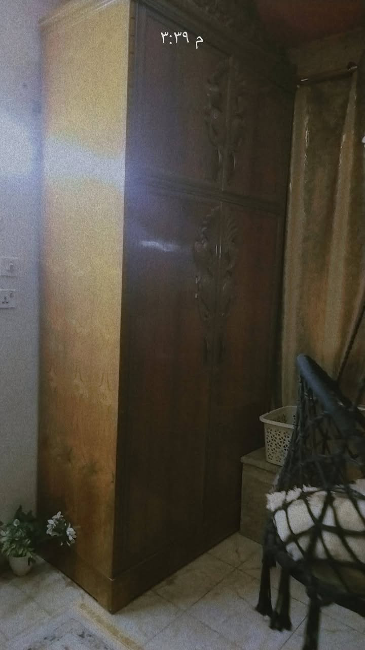 سلام عليكم غرفه نجاره تزكام السعر مليون 100وبيهه مجال العنوان كربلاء رقم ***********
