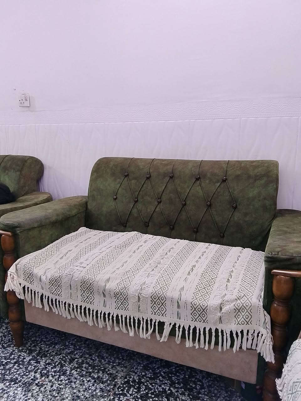 عشر مقاعد خشب عراقي صاج نظافته 50 بالميه 
 السعر 250 
*********** واتساب مكاني بغداد حي الجامعة
