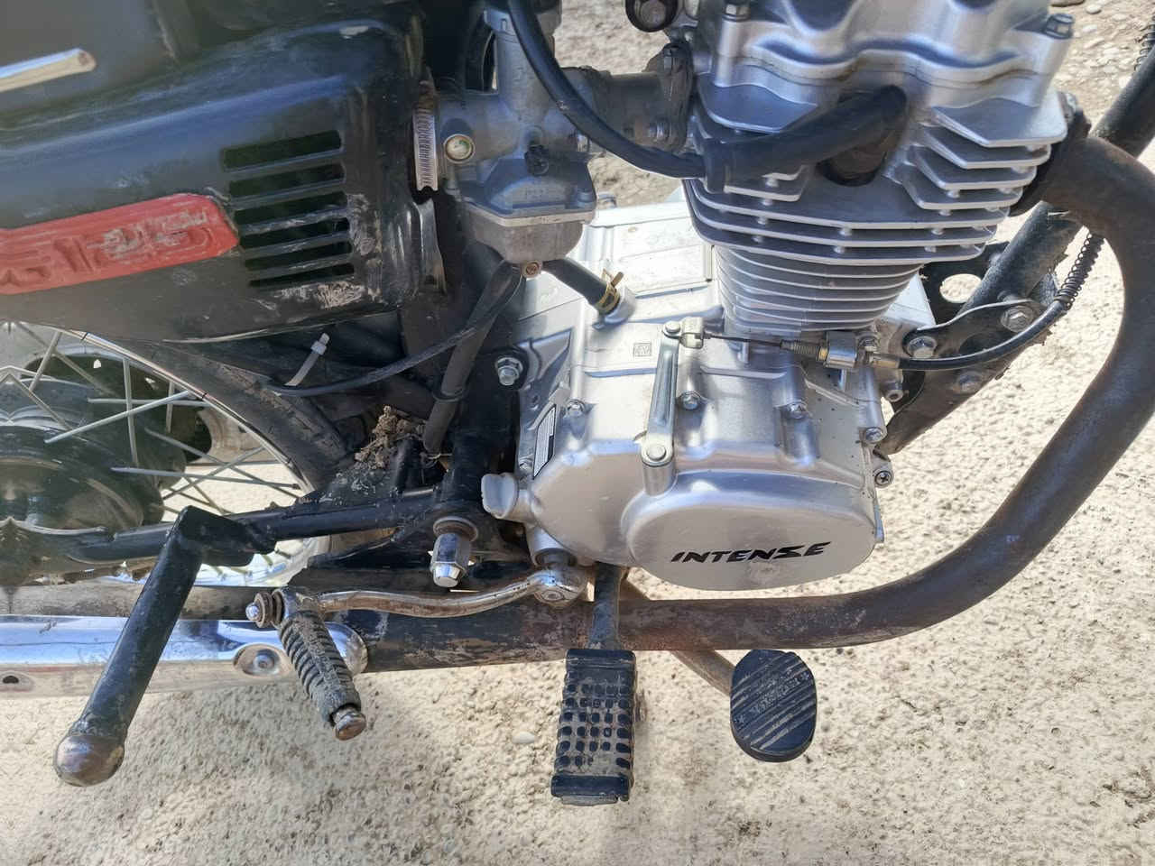 ا
السلام عليكم دراجه للبيع السعر 575 اليرغب يتصل ***********
