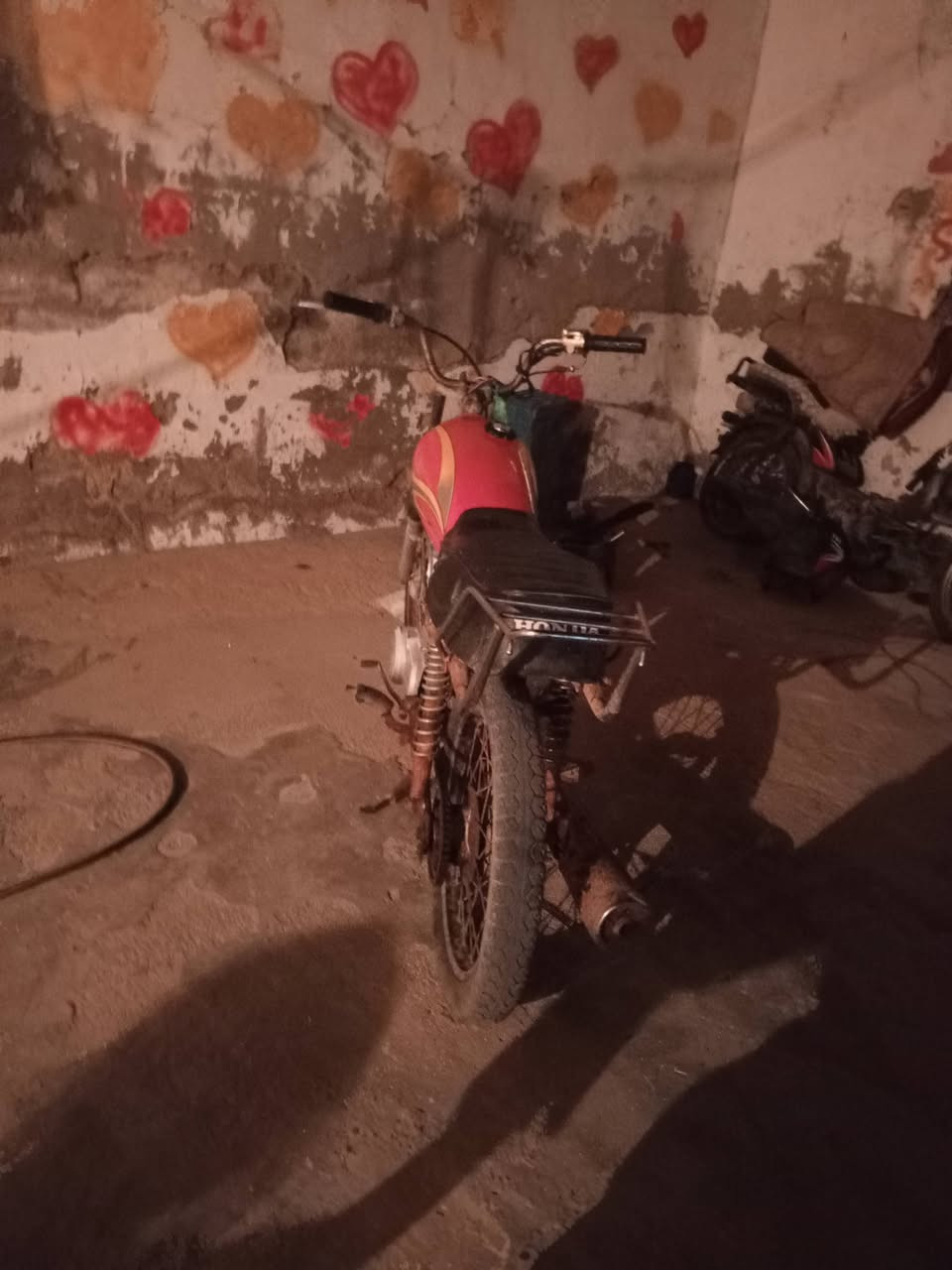 سلام عليكم شباب دراجه لبيع دراجه حلوه محرك ناعم 
دراجه روح بيه بصره ورجع خير من الله 
السعر عل خاص


**إذا كنت صاحب هذا الإعلان وتريد حذفه لأي سبب، رجاءا أرسل رسالة إلى الدعم الفني**