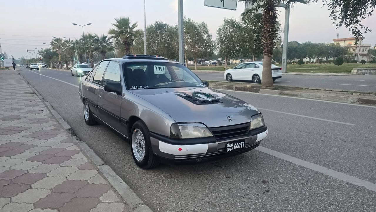 ئۆپڵ ئۆمیگا مکینە 20گیرمکینە بە شە ت بۆیاخ کراوە تە وە بۆجوانی زۆر جوانە پاکە سە نە وبە شە رتی حاسیبە ئەولیات گۆڕینەوە یش دە کەم بە شتیک بە دڵم بیت شوین کە لار 
ژمار***********       سعری 24گەڵا
