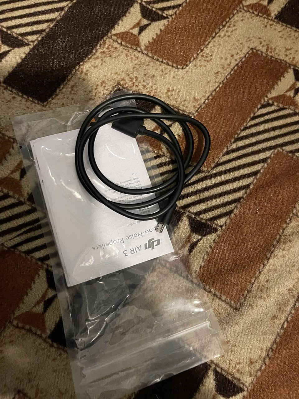 سلام عليكم 
درون محترف ديجياي
للبيع نضيف كلش 
بي نقص بطاريه ضايعه 
يعني بطاريتين
السعر مليون و550 
عنواني  بغداد حي تونس
***********
