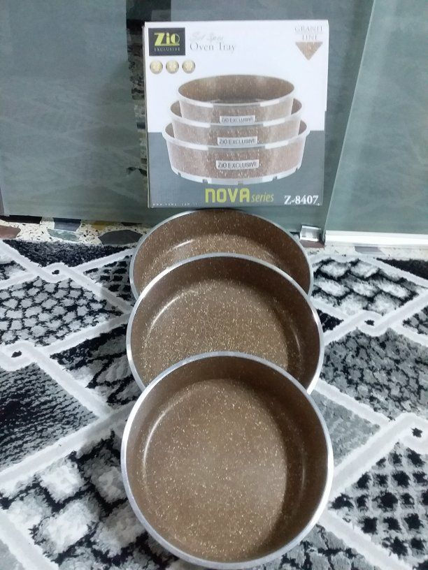 للبيع للاستفسار *********** 
سيت تيفال باب اول اصلي مايتلزق بي اكل    ٤٠
سيت تيفال احمر   ٢٥
حصيره نظيفة وجديدة ٣في٤     ١٨
قوري بلول   ٥
غلايه  ٧
شويه سمك ٤
صندوق خشب  كبير لحفظ الملابس ٣٠
صندوق حديد  لحفظ الملابس  ٣٠
مكتبة كتب او بلول يصلح  ٣٠
ميز حديد    ٥
ميز  مضبوط حيل مال مطبخ او محل ٤٠
كومدينه موديل قديم جدا يعني تراثي  ١٢
