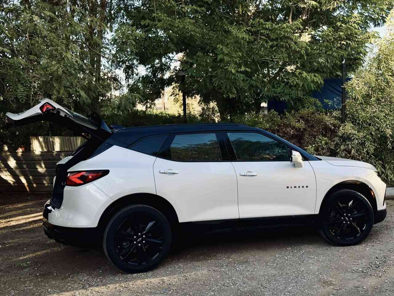 📌شوفرليت بلايزر  2022 RS 
🔹رقم أربيل جديد 

📌حجم محرك : 6 سلندر 3.6 
🔹عدد المسافات 60000

📌اللون : صدفي سقف اسود بانوراما
🔹بلاك توب 

📌الضرر : جزء من البونيد 
🔹جميع الايرباكات سليمة 

 📌المواصفات : RS فول 
............
🔹بصمة تشغيل
🔹بصمة 4 ابواب 
🔹جنطة شفط كهربائي
🔹فتح الجنطة عن طريق القدم
🔹لايت ليد + نهاري
🔹تحكم وضعيات القيادة
🔹تحكم ستيرن جهتين 
🔹سستم صوت متكامل 
🔹هاند بريك بصمة
🔹منافذ USB
🔹كشنات كهربائي 
🔹تبريد كشنات امامية
🔹تدفئة كشنات اماميه
🔹تدفئة كشنات خلفية
🔹ستيرن تدفئة تبريد 
🔹تبريد قطعتين 
🔹شاشة كار بلي + أندرويد اوتو
🔹رادار امامي جانبي
🔹تحديد مسار 
🔹كاميرات
🔹اوتو ستارت (Auto start)
🔹اوتو ستوب (Auto stop)
🔹مانع انزلاق+ABS
🔹تشغيل عن بعد 
🔹بقية موصفات RS معروفة 

📌لاستفسار ***********
🔹السعر : 255
📍كركوك
