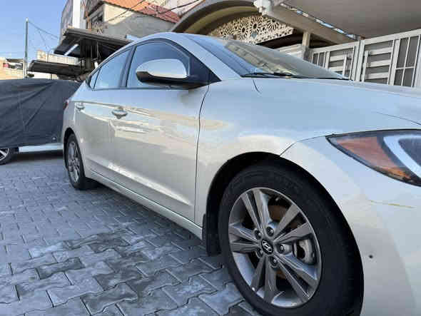 السلام عليكم النترا 2017 لون شمباني وارد امريكي حادث امريكا مقدمه البنيد وجاملغ السايق كلير وبالعراق بيه جاملغ السكن صبغ ابيع 3 قطع بدون تبديل وبدون ايرباك ليبل واحد وعلى ايدي صار 5 سنوات السيارة ماشيه 83 الف ميل دهن اصلي بانزين اخبط محسن وعادي ماافول عادي ابد السيارة كاعده وجاهزه من كلشي صدر امامي البارحة مبدل مال جناي  مو مثل الجاي ينعرضن بالفيس صور شكل والواقع شكل نص مواصفات مو se الغرفه نظافة 99 ‎%‎ كير مكينه حداديه كهربائيات تبريد امانه الله بعز الصيف شرط ثلج 
السعر 124 مجال بسيييط جدا حك جيتك 
السنويه نافذه مشروع وطني بااسمي 
شباب كلشي ذكرت بالمنشور وصور الحادث بالمنشور 
تعليقك يعكس اخلاقك وكلكم على راسي 
مكان السيارة بغداد الحرية موجود خاص او واتساب او اتصال
***********
ملاحظة تصوير فديو للسيارة موجود راسلني واتساب ادزه لان ميحمل بالمنشور
