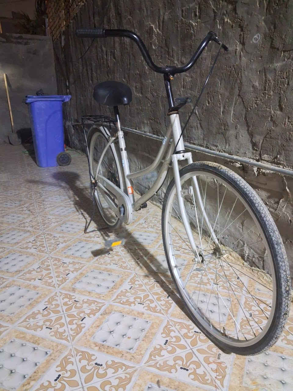 بايسكل كلش نضيف كل ملحقاته كامله 75 وبي مجال 
***********
