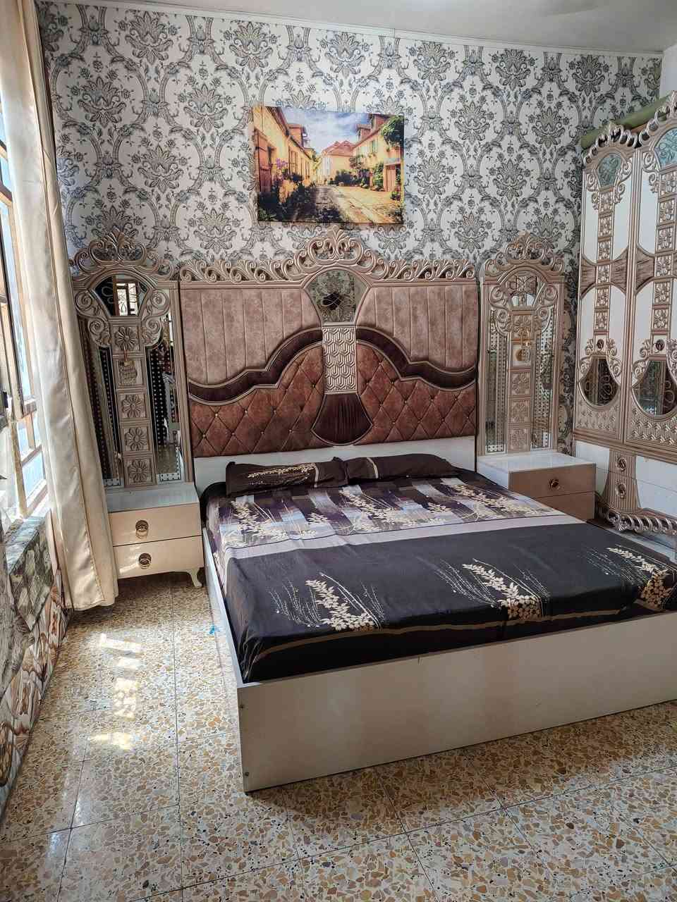 سلام عليكم للبيع غرفة تركية درجة أولى سعر مليونين وبيهه مجال استفسار ***********
