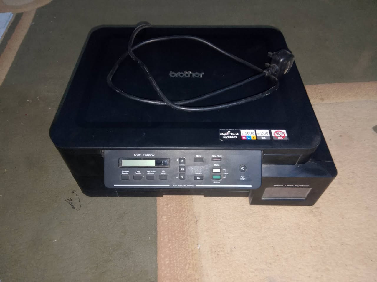 طابعه برذر 520
مال طالب سادس ما مستخدمه 
وعلي اشتريته ب200 
 بس مستعجل ومتحاج فلوس 
120 وبيه مجال 
اتصل على الرقم نت ماعندي ***********
