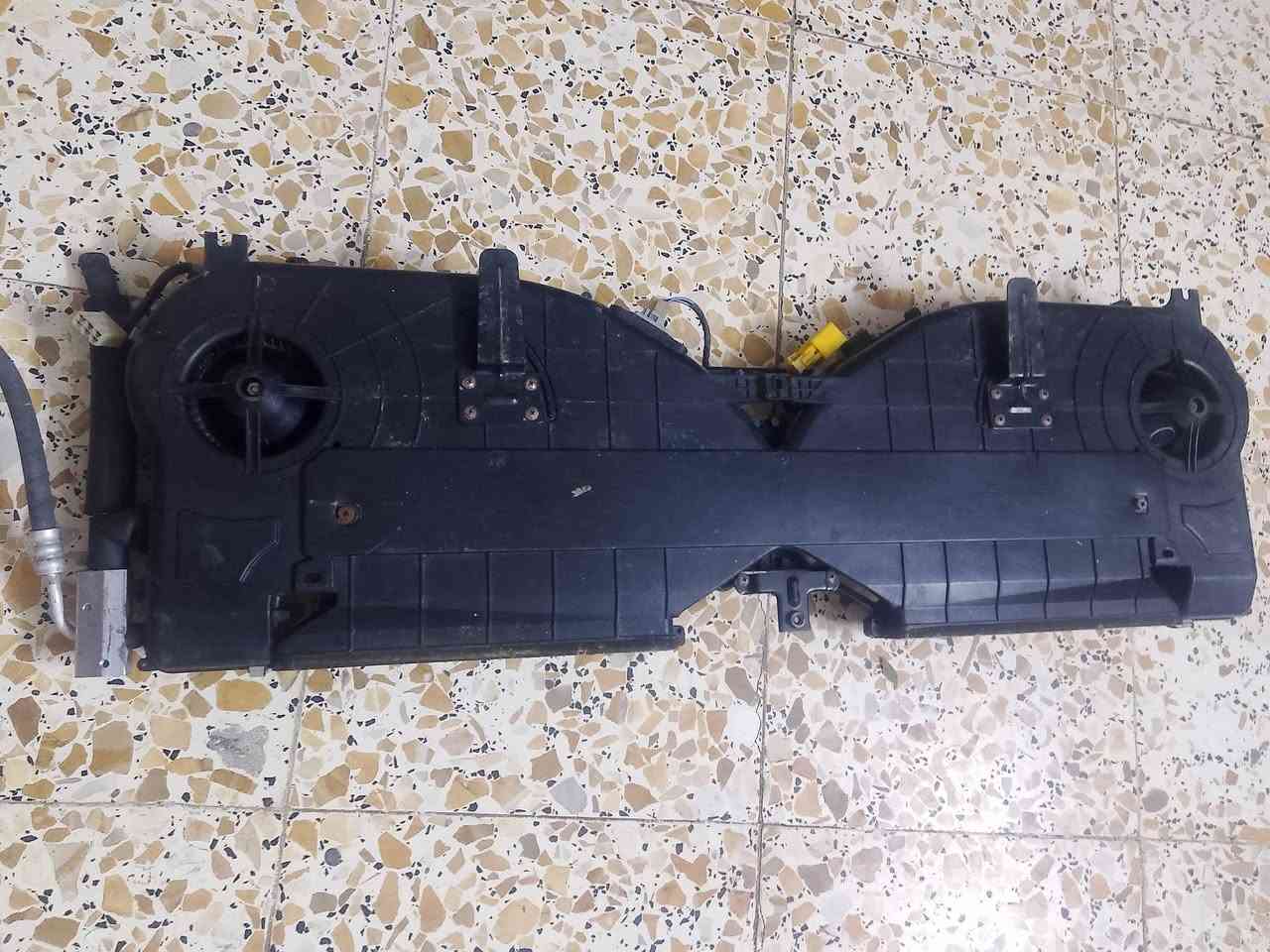 السلام عليكم للبيع فريز وفانات تبريد خلفي بريجو نضيف خير من الله  انطي حكة بلعافية عليك المكان بغداد التاجي رقم الهاتف ***********///***********
