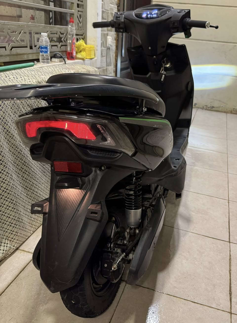 السلام عليكم
دراجة شحن سكنس اصليMTR من مؤيد طياره بأسمي

المواصفات

ملف نحاس 100%حجم 1500

6بطاريات ٢٢ امبير

جهاز انذار مع كارت تشغيل

عقل تحمل عالي لدرجات الحرارة

السرعة الحقيقية 50km

(تقطع بالشحنة الواحدة 40km على السرعه الثالثه)

نضام ال(R) رجوع الى الخلف

نظام تحديد العطل

لايت زينون عالي ناصي

السعر 550 وبيهة مجال بسيط

مكاني الكرخ حي حطين  

الشراي للاستفسار ***********
