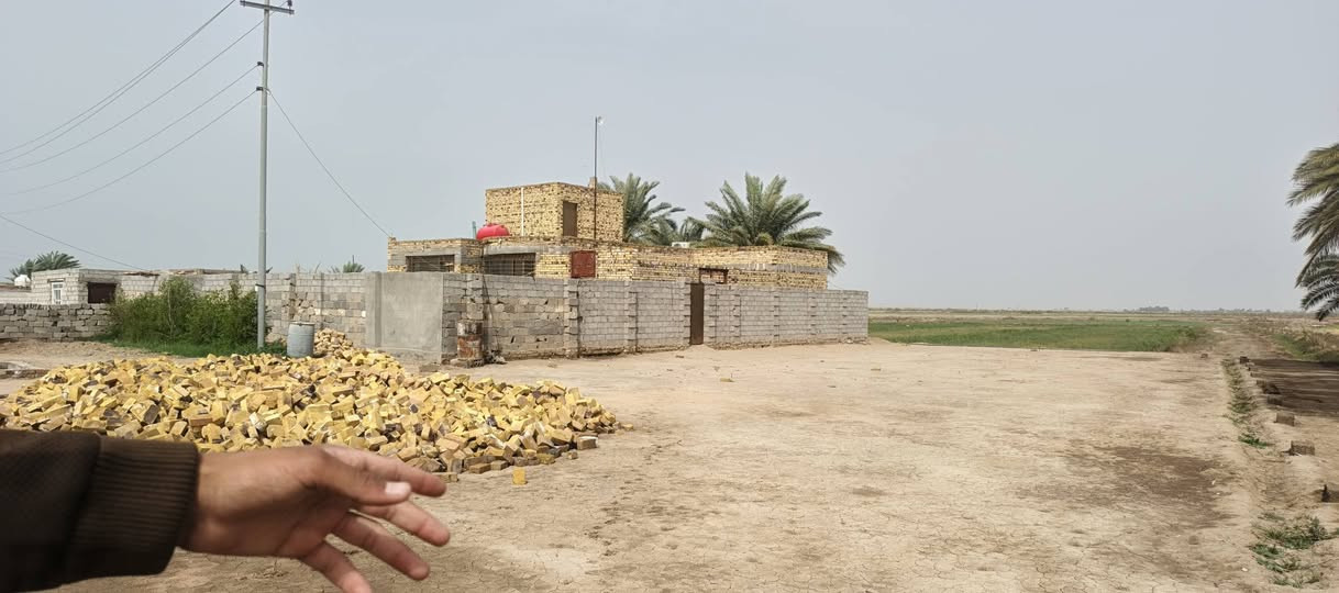 السلام عليكم ارض زراعيه للبيع الديوانيه قضاء السنيه تبعد 6 كيلو عن مركز السنيه طريق الساده ال معله مباشرة ع شارع كافه الخدمات ماء اساله وتبليط  قانون 117 مساحتها  7 دونم مع  بيت 300م طابوق  بنيان جديد عكاده (غرفتين  وصاله واستقبال) معه حقل حلال معه مضخة ماء 
الإتصال ع الرقم 
***********
