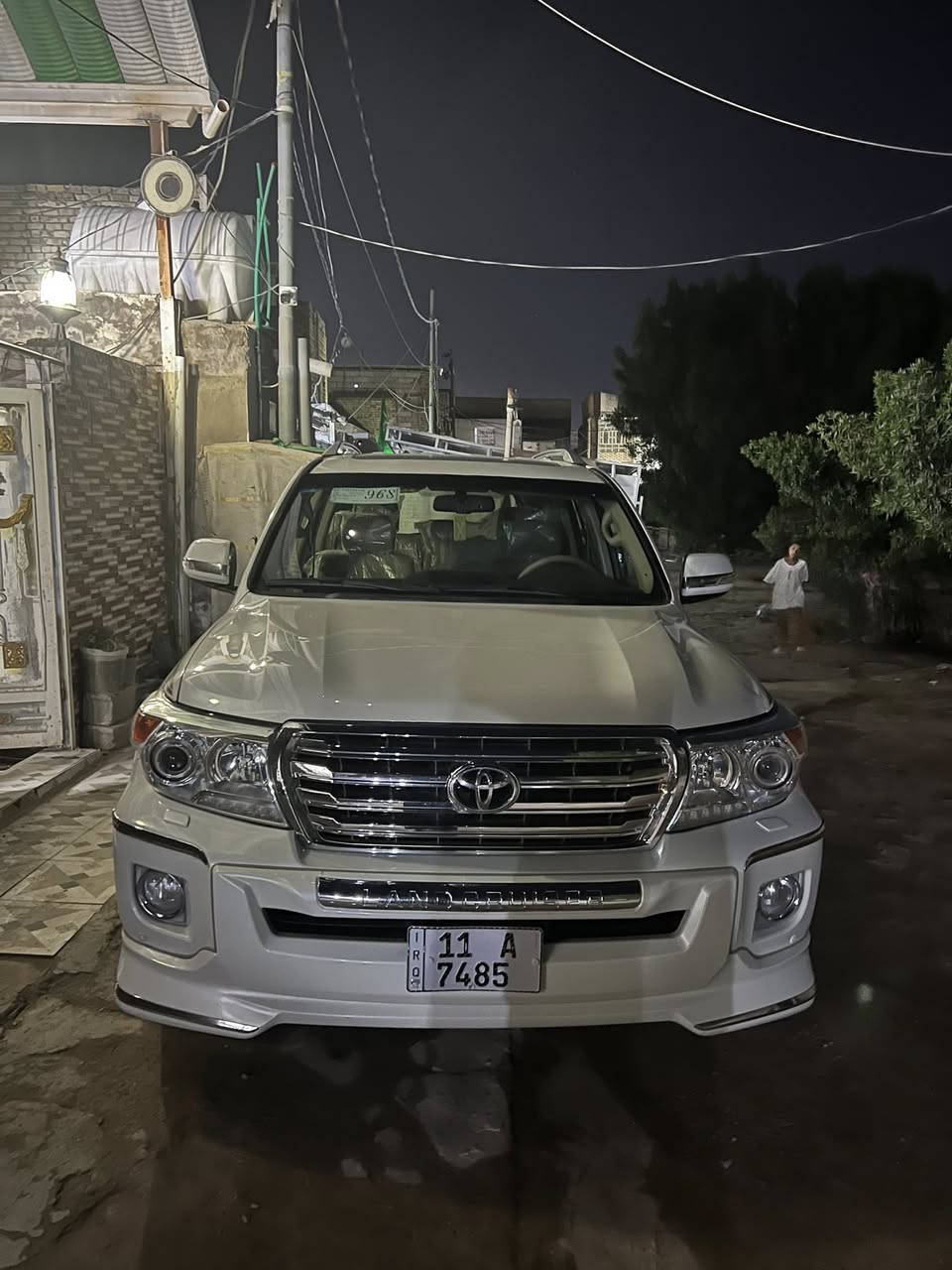 السلام عليكم ورحمة الله وبركاته
لاندكروزر بيع مستعجل 
2014
برميه السعر 330
والله متوازي 
العنوان نجف رقم 
مبيل ***********
