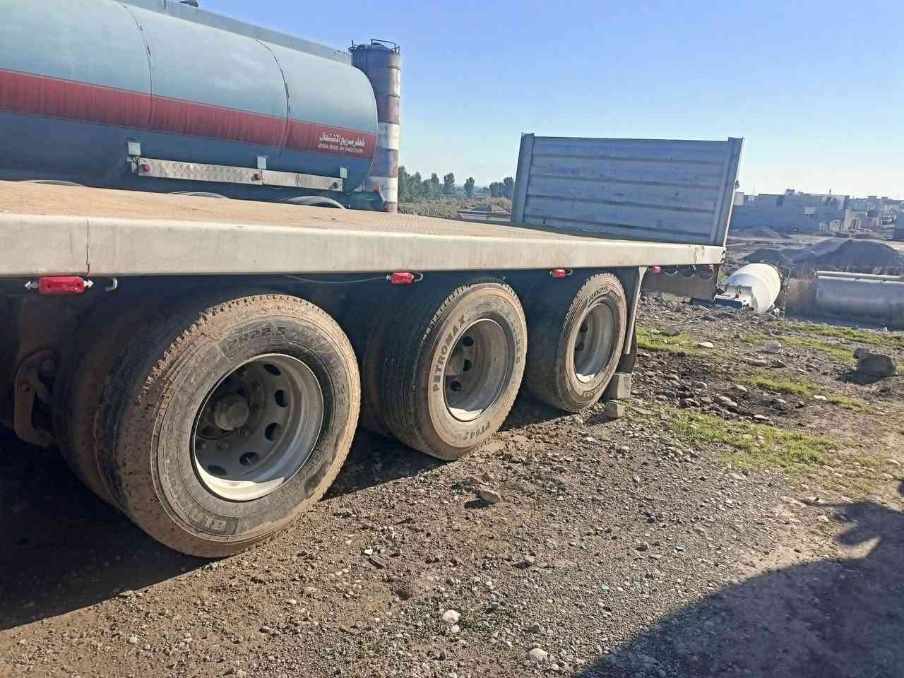 السلام عليكم للبيع عربانه حدادي شاصي 16 بدون كسر وفطر 4دناكير جوبلس برميل 2رفاع طول 13:60 دناكير مربع تركي 14 كاعيه حديد عربانه جاهزه للشغل تايرات نص عمر سعر(110) وبيها مجال مكاني كركوك ***********
