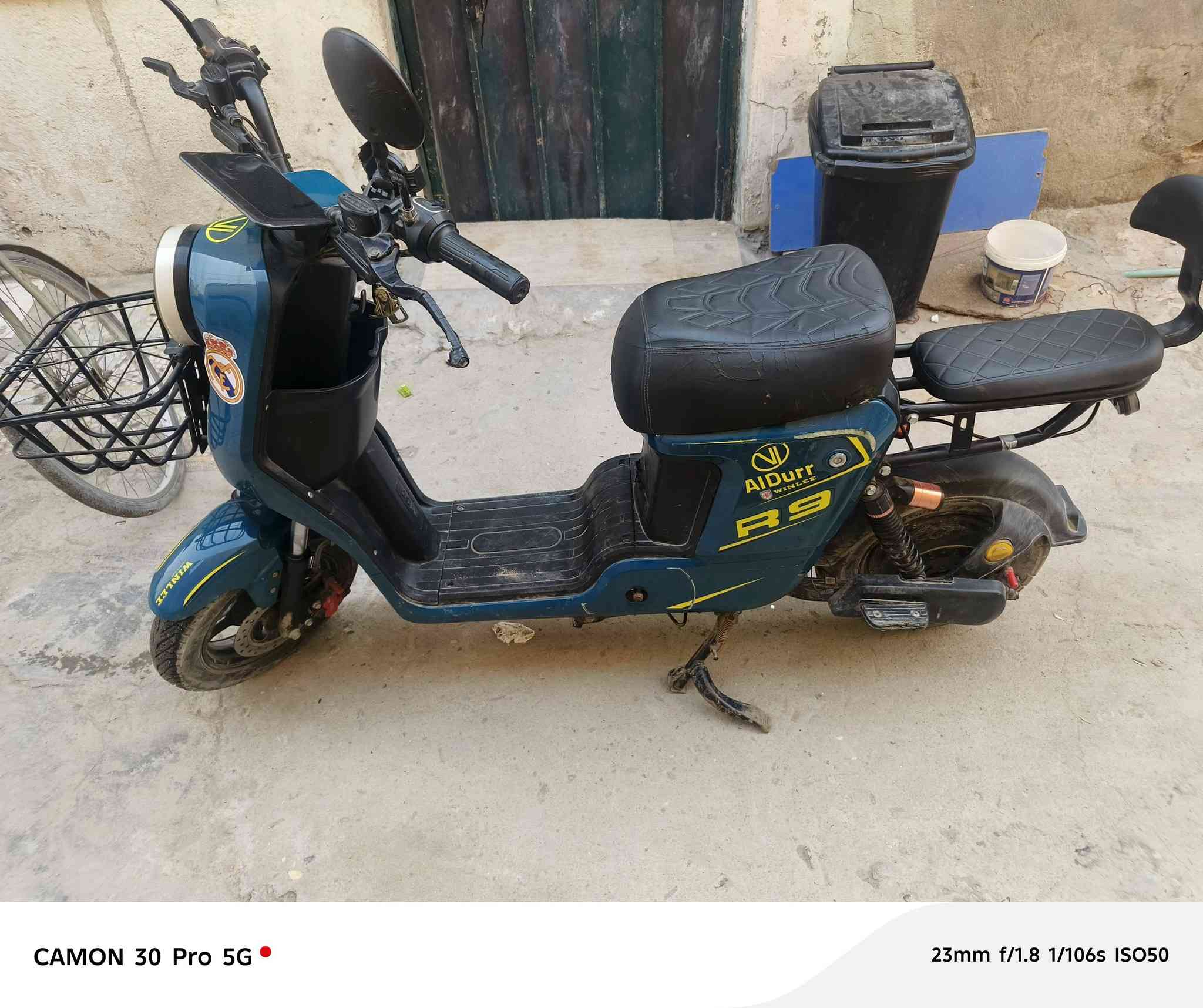 سلام عليكم 
للبيع دراجه ار 9
موديل 2024
مكفولة من كلشي 
فقط البطاريات تعبانه كلش يرادلهن تبديل 
السعر 260
رقم *********** او رقم الوالد ***********
المكان الجبيلة شارع الجنسيه و الجوازات
