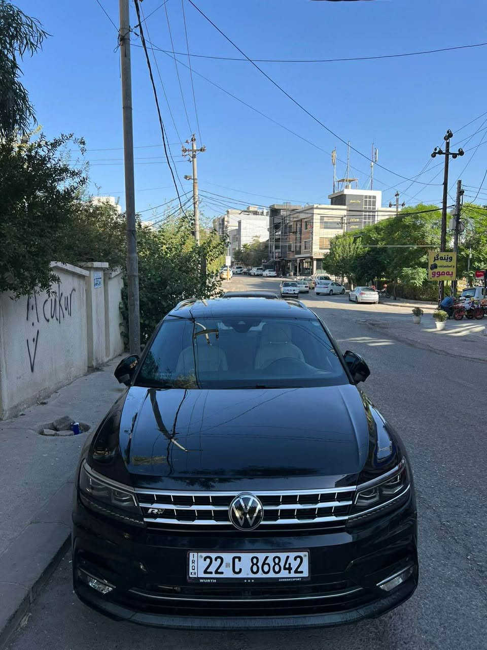 تیگوان بۆ فرۆشتن (R Line).
مۆدێل: 2022 ڕەنگی ڕەش.
دەبڵ ئەکسل (4MOTION).
مواسەفات: فول فول( ،ناو سپی  (کرێمی) ، بەصمە ، پانۆراما ، کوشن هیتەر ، ڕاداری دواوە ، شاشە گەورە و (carplay) ، سیستەمی سەوتی فیندەر پریمیوم ، ڕاداری ئاوێنە ، کوشن میمۆری ، لایت ئۆتۆ ).
مەکینە: چوار پستۆن 2.0 تۆڕبۆ.
52.326 (مایل) ڕۆشتوە.
سەیارەکە وارد کەنەدیە و نیو بۆنیت بۆیاخە لەگەڵ نیو دەرگای سنوقەکە بۆیاخە و 
کەمێک ساردی هەیە (بێ ناو گرتن) ، بێ تەقەو ڕەقەیە و کێشەی حەماوەی نیە گێڕ و مەکینە بەشەرتی فەحس و بەناو کردن و وەکالە بەشەرت.

بۆ نرخ پەیوەندی بکە : ***********
*********** السليمانية, العراق
