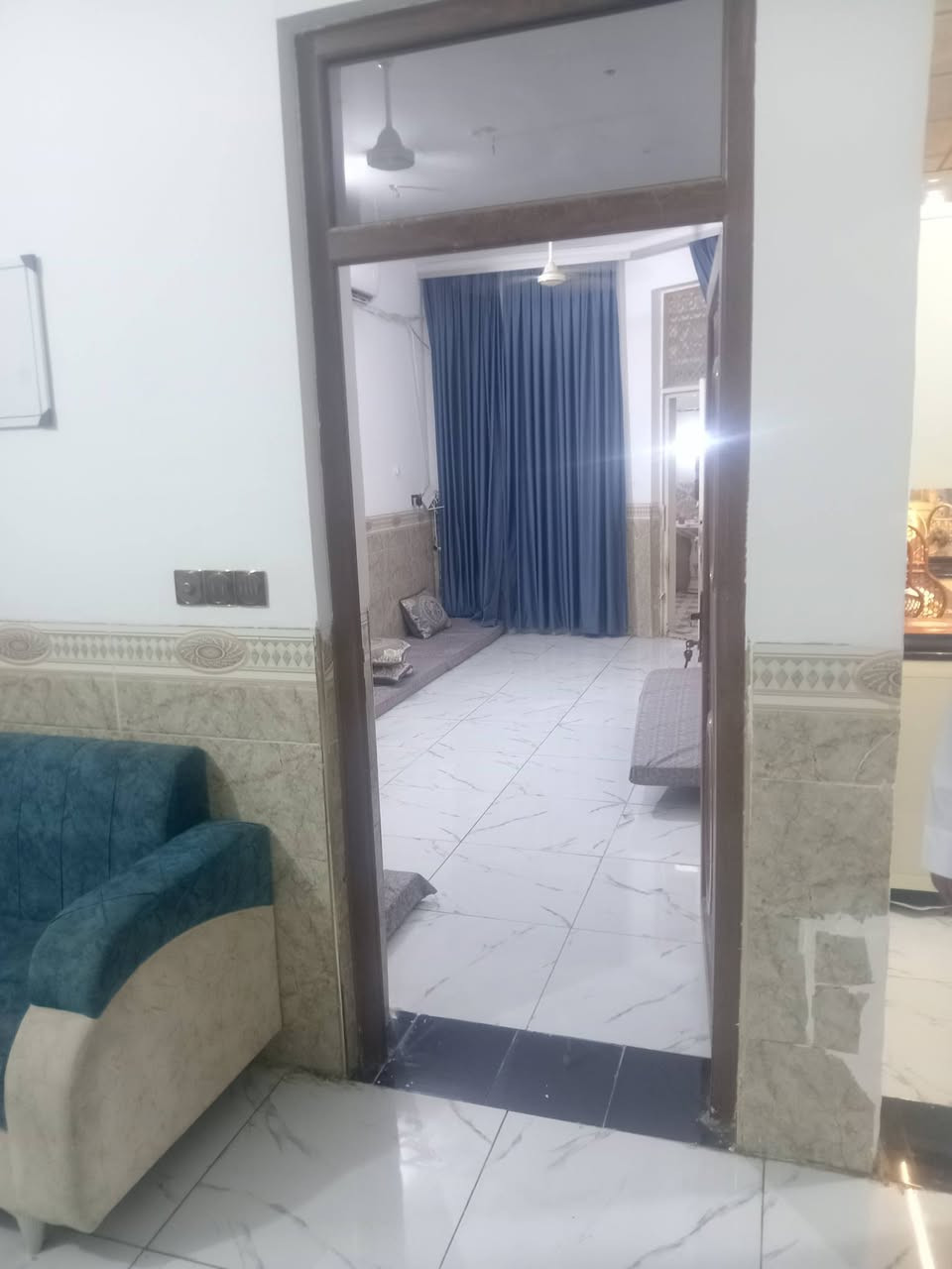 مشتمل طابق واحد للبيع مساحة ١٢٥ م شارع ١٠ م الموقع حي الشهداء ب ٢١ بناء طابوك الأرضية سيراميك
السعر ٦٨ وقابل للتفاوض
للاستفسار الاتصال على الأرقام التالية
***********
***********
