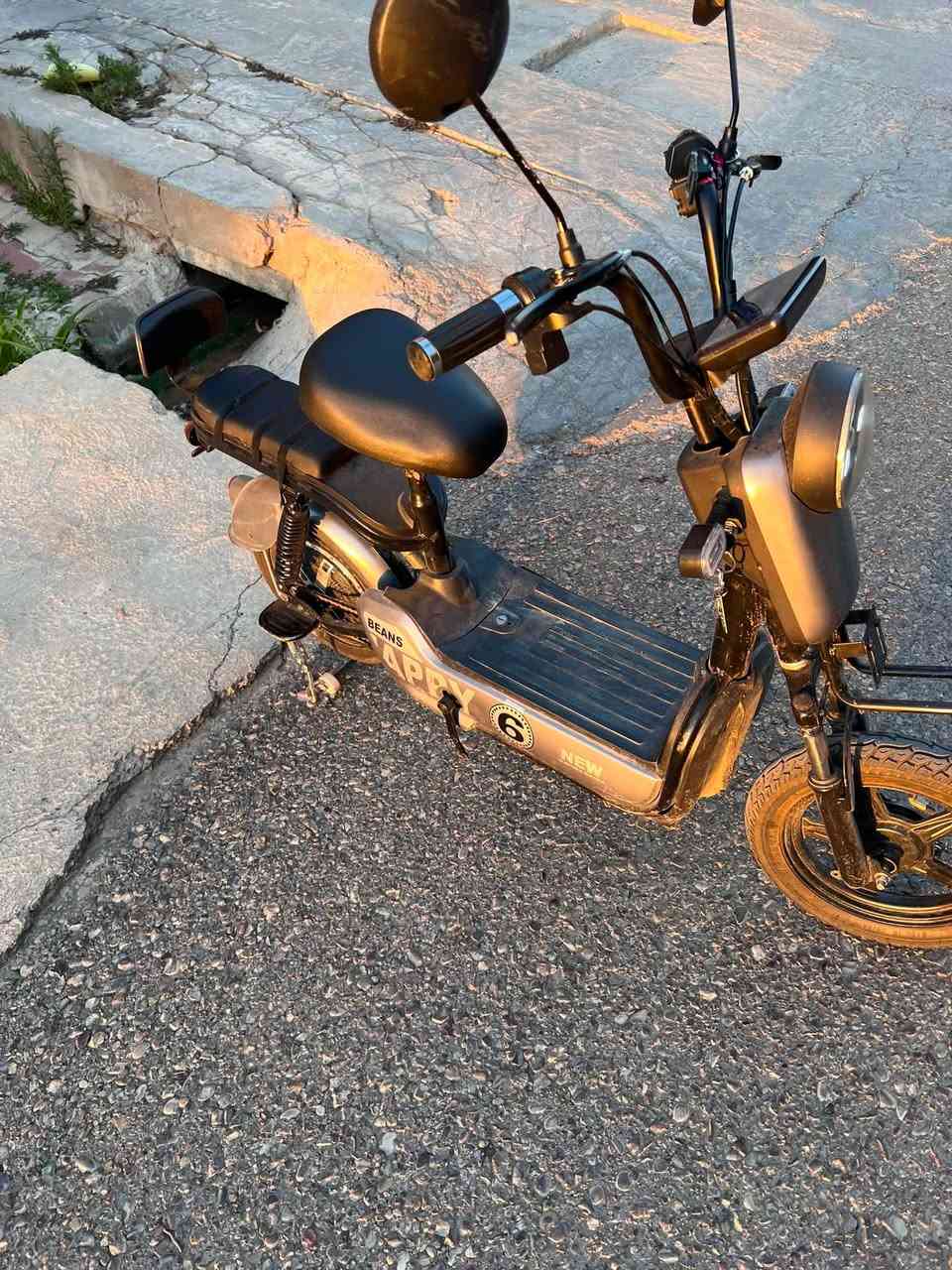 السلام عليكم
للبيع دراجه شحن R6 بسعر 200 الف 

رقمي ***********

