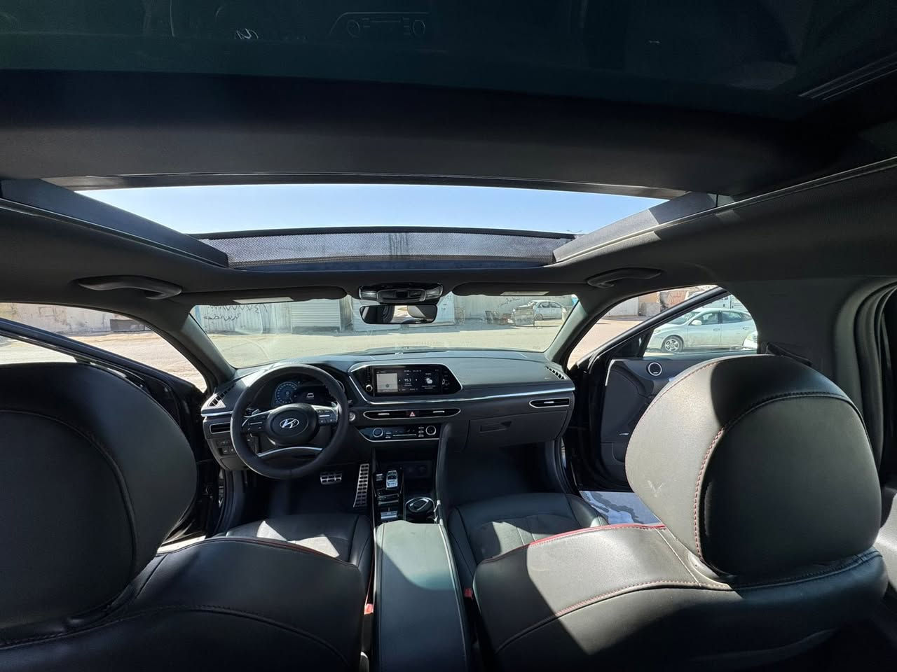 سوناتا 2021 وارد امريكي
المواصفات 
 كشنات تدفئة امامي خلفي وستيرن تدفئة 
رادار امامي وخلفي وجانبي
سقف بانوراما 
جنطة كهربائية
قطعتين تبريد
شاشة جبيرة
فول تحكمات ستيرن وكشنات كهربائية 
رقم السيارة اربيل وكالة وتحويل موجود 
الضرر ربع البنيد فقط كما موضح ب الصورة بدون شاصي وعرضانية امامية مبدلة فقط 
المكان البصرة رقم الهاتف ***********
السعر ١٧٥ والسيارة عليها غرامات ينزلن من السعر
