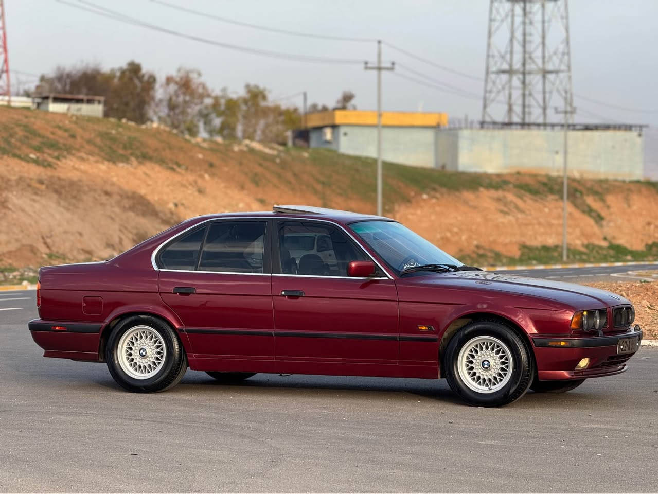 ماشاءالله له مالي هه موولايه ك 
BMW.1993.525iAفول مواصفات
شتي لوك و خاوين و پاكه تى دانسق
سلايد.جام كاره بايي.ABS.توماتيك.
كوشن جلد.كوشن هيته ر.٧ باليف.
په رده.ناو رصاصي و ره ش بيلادي.سوكان ئيرباگ.ڤوليوم.گيچ ئه لقه.تاقم ئيسپانه بيلادي.جه گ و تاكوز بيلادي.سيدي بوكس.دعامي پيش و دواي Mبيلادي يه ك پارچه.
لايت بيلادي ناو ره ش و زه رب.به گلايت بيلادي.پينج تايه و ويلي موشه به ك.لوك ٢٢٥.سپيريش موشه به ك.پيش پان.تبريد.سارد و گه رم.ته له فون.سيدله بيلادي.
سه نه وي به ناوي خوم تا ٢٠٣٠.
كامل فرن كردووه بو جواني.پيش و دواي بي ليدان. نقورچ به شه رت.مالي خوم بووه به دلي خوم مسروف تيا كردووه هه موو گياني به شه رت هه زار فيته ر.بو زانياري زياتر تيل بكه شوين كويه.
***********.*********** كويسينجاك, أربيل
