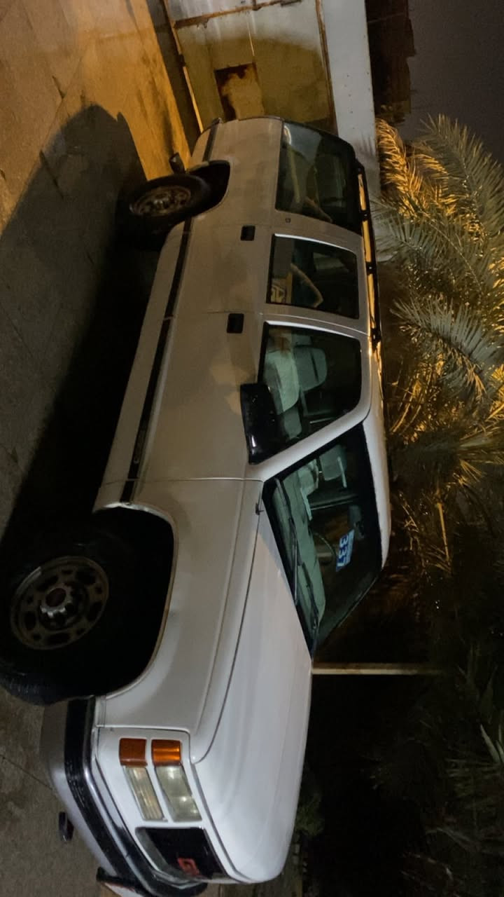 سلام عليكم
من رخصه الادمن
بهبهان 1999 فحل للبيع 
مكينه 350كير1000
حداده 80٪؜100
بدي وشاصي بدون خياس 
كهربائيات شغالات 
العنوان البصره السراجي خلف القصور 
السعر 45 وبيها مجال 
للاستفسار ***********
