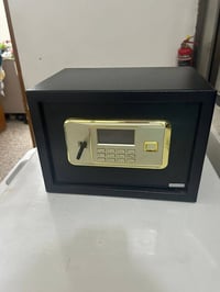 قاصه للبيع السعر ٤٥ الف للاستفسار مراسله الرقم 07822607088