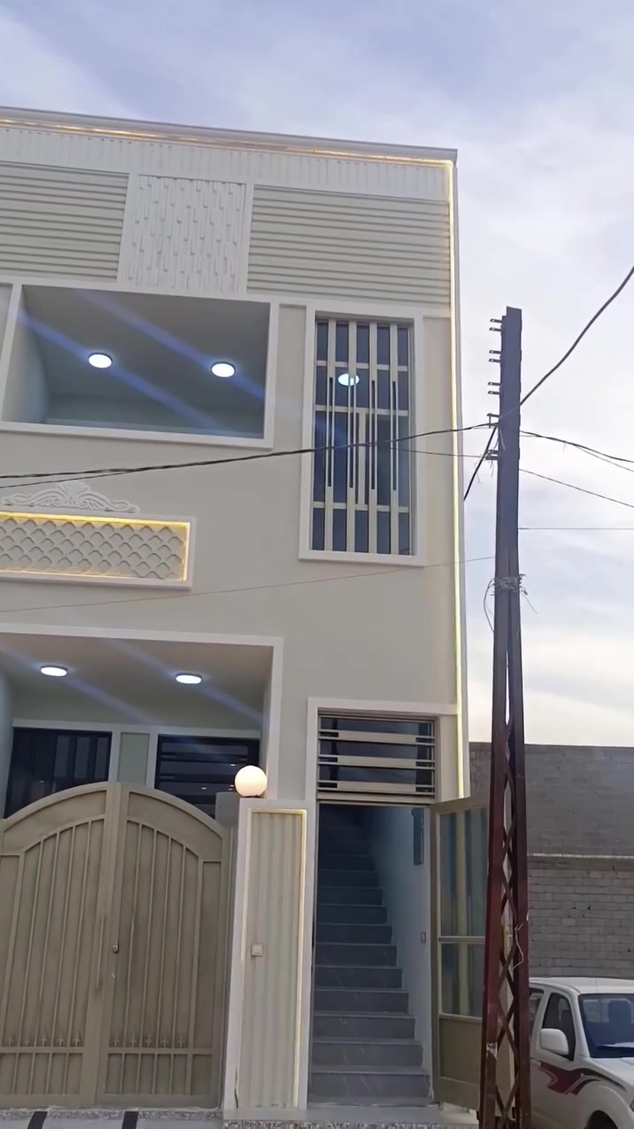 بنايه استثماريه جديده المساحه 220 متر تحتوي على 4 شقق واردها الشهري مليون و 200 الف 
كربلاء الحسينيه العطيشي حي الرسول 
*********** محمود اسماعيل
